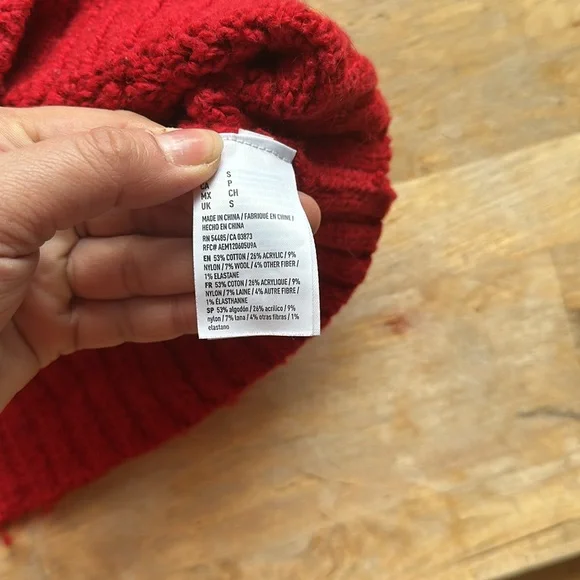 Red sweater - Picture 2 of 6